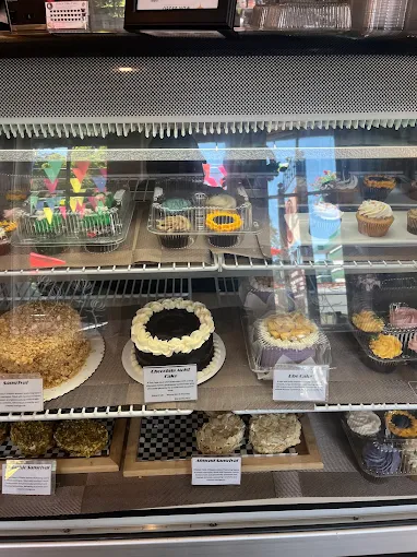Cake and pie display